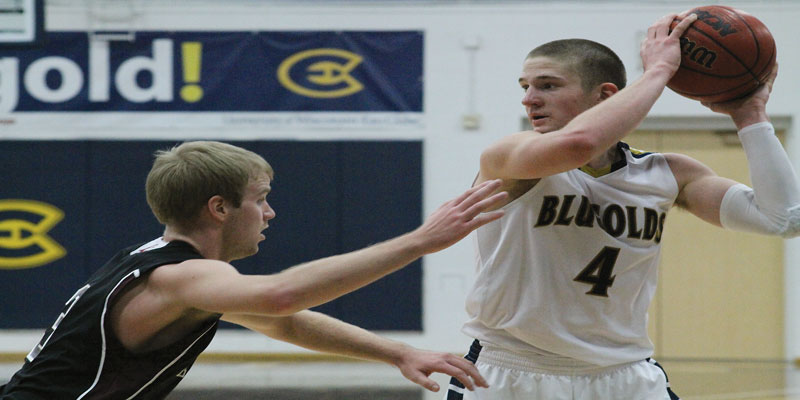 Men’s hoops picks up  second conference win 