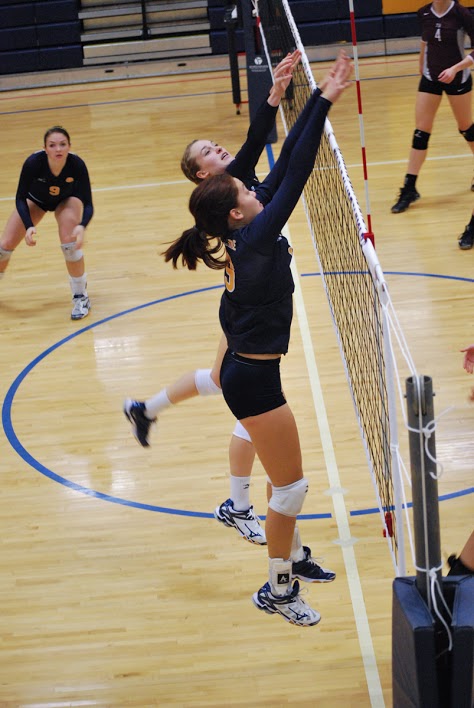 Senior Alexis Wong goes up for a block in the Fall Classic held last Friday and Saturday. 