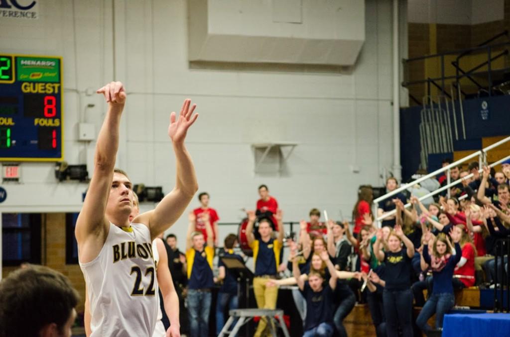 Senior+Eric+Effertz+shoots+a+free+throw+Saturday+when+the+Blugolds+fell+short+to+the+Pointers.