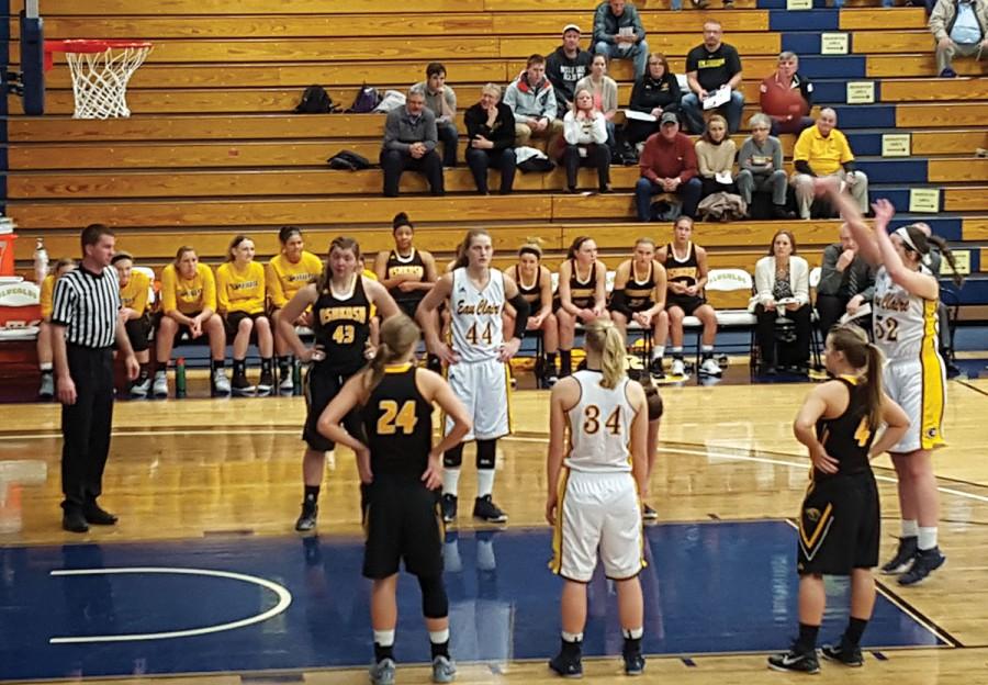 Sophomore+Erin+O%E2%80%99Toole%2C+the+conferences+leading+scorer%2C+shoots+a+free+throw+in+Wednesdays+57-44+loss+to+UW-Oshkosh+in+Zorn+Arena.