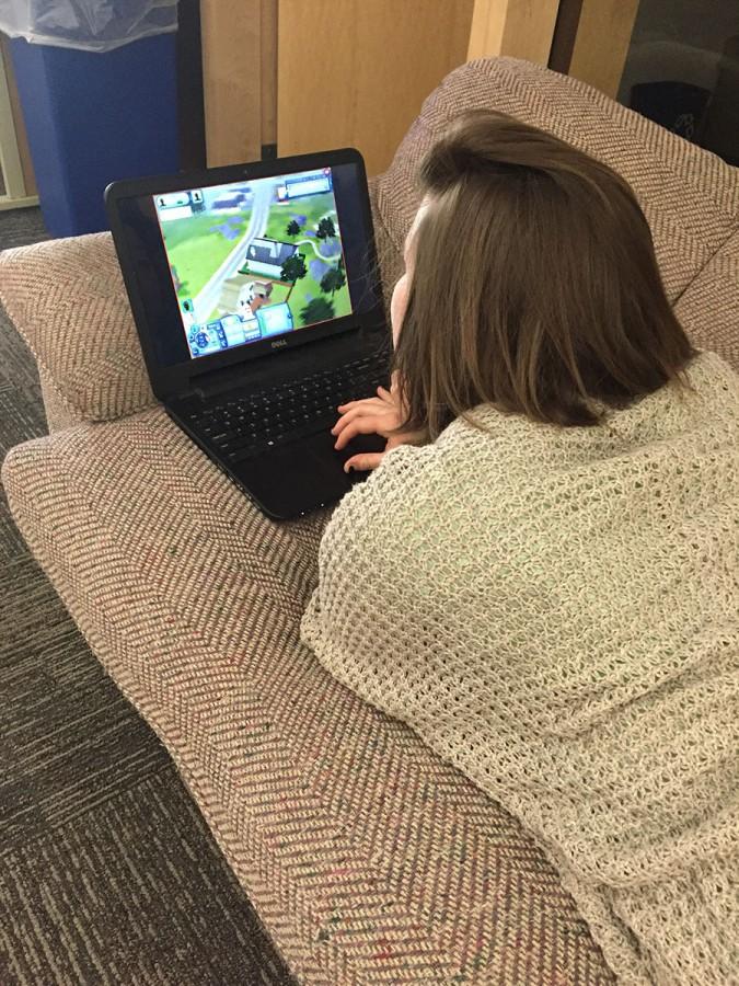 Hultman plays Sims in The Spectator office one hour before her deadline