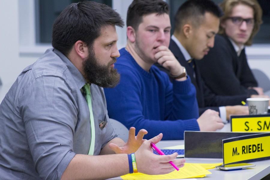 SENATE DEBATES: Student Senate discussed the pros and cons of holding a referendum to ask if UW-Eau Claire should become smoke and vapor free.