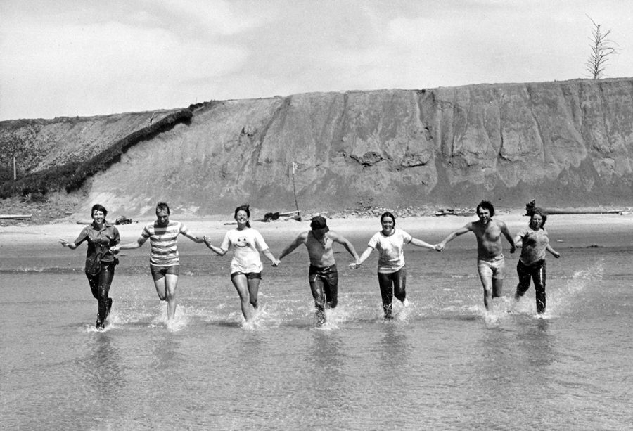 One of the goals of NSE is “seeing the United States and experiencing its diversity of cultures, values and lifestyles.” In the picture are students on a field trip to the West Coast in 1972.
