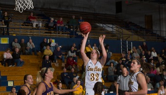 Despite high hopes for the WIAC tournament, the Blugold Women’s Basketball team faced first round elimination, falling to UW-La Crosse. 