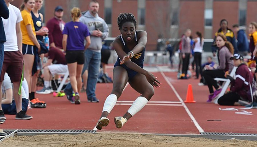 Stephanie Frempong-Longdon continued her strong performance in the triple jump, scoring second place with 36-11 1/2. 