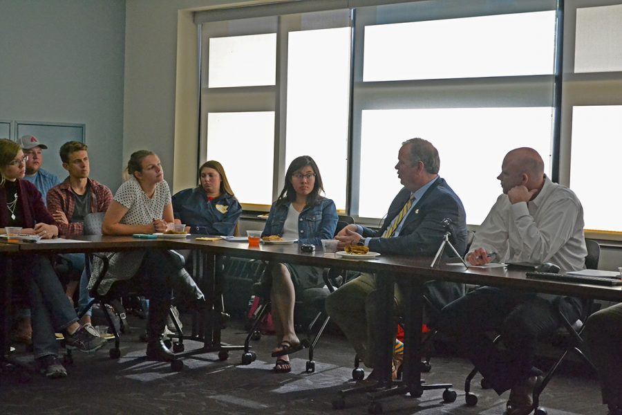 Chancellor+James+C.+Schmidt+and+Housing+and+Residence+Life+Director+Quincy+Chapman+answered+student+questions+about+housing+for+the+2018-19+academic+year+at+the+Chancellor%E2%80%99s+Roundtable+on+Wednesday.+