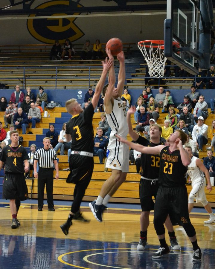 Mens basketball achieved a victory on the road this weekend against University of Minnesota-Morris. 