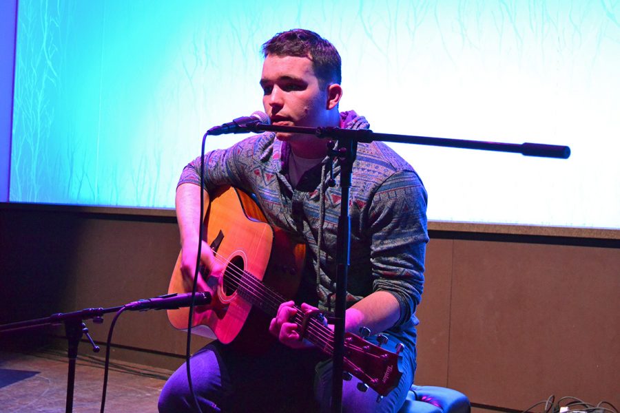 The Cabin hosted the Singer/Songwriter Slam this past weekend where first-year biology student, Patric Tillery, was awarded a performance slot. 