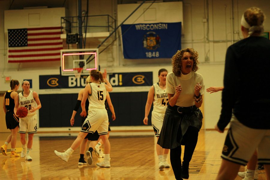 Blugolds suffered a 85-76 loss on Saturday
