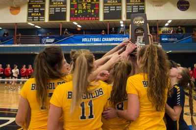 The Blugolds huddle around their NCAA Regional Championship plaque.
