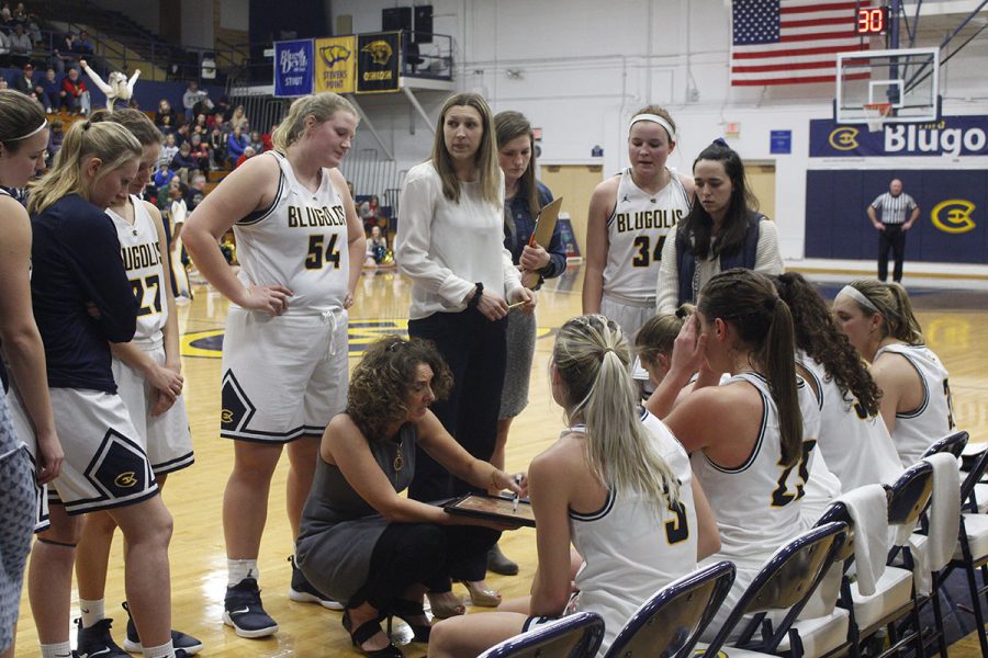Head coach Tonja Englund discusses strategy with her team as they head into the fourth quarter down 29-39.