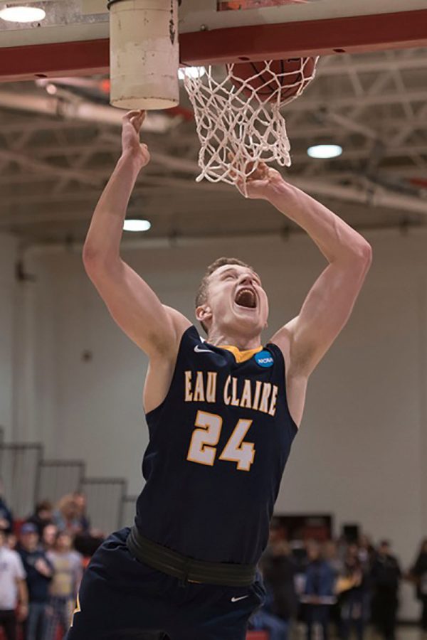 Carter Brooks and the Blugolds defeated Whitman 78-61