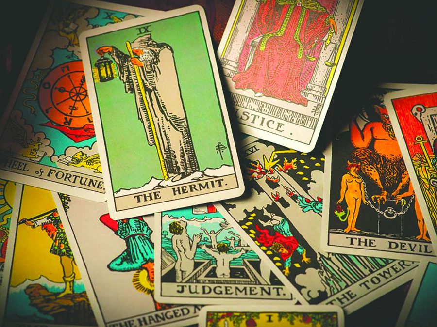 Why Tarot Is Ridiculously Trendy With Women - Chatelaine