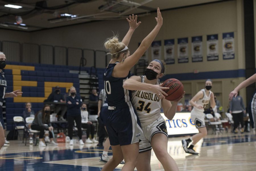 Fourth-year+center+Katie+Essen+lead+the+Blugolds+in+scoring+with+23+points