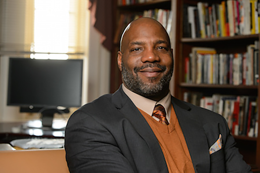 Jelani+Cobb%2C+a+historian+and+a+journalist%2C+speaks+about+his+experiences+as+a+writer+and+a+person+of+color.