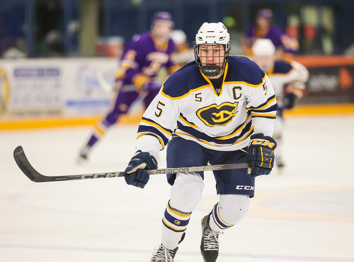  Fourth-year Willy Stauber looks intently at the puck. (Photo by Chico La Barbera, used with permission from Blugold Athletics)