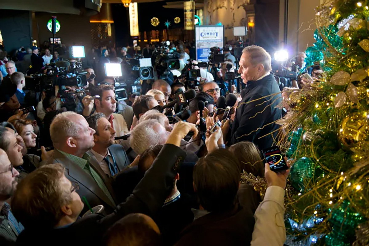 A group of reporters form around Scott Boras as he speaks to the crowd at the winter meetings. (Photo by Daniel Clark for USA Today Sports)