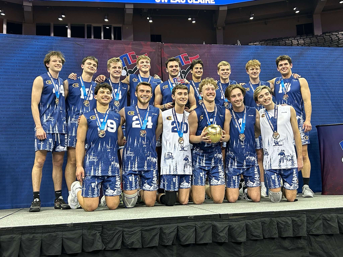 The team hoists up the National trophy. Photo by UW-Eau Claire men’s club volleyball used with permission.
