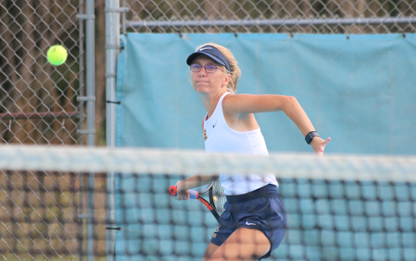 Fifth-year Sydney Presler competing at a previous match. Photo by Spencer Flaten from UWEC Sports Information used with permission.