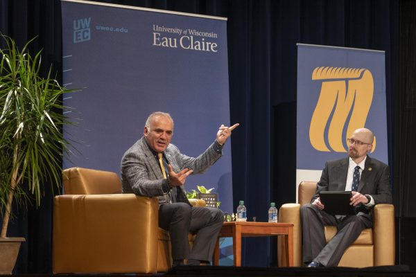  Garry Kasparov discusses free speech with moderator and professor Eric Kasper in Schofield Auditorium. (Photo from Bill Hoepner/UWEC Photography)